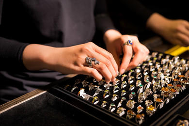 珠寶女人 珠寶首飾零售中的審美、情感與商業價值